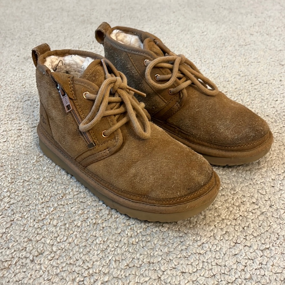 UGG Neumel Youth Size 2 Chestnut 1117411K Preowned with Zipper
